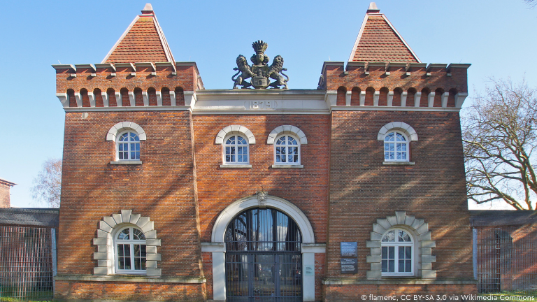 Torhaus des ehemaligen Polizeigefängnisses "KOLAFU" in Fuhlsbüttel, heute KZ-Gedenkstätte