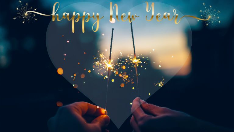 Herz mit Wunderkerzen und "Happy New Year"